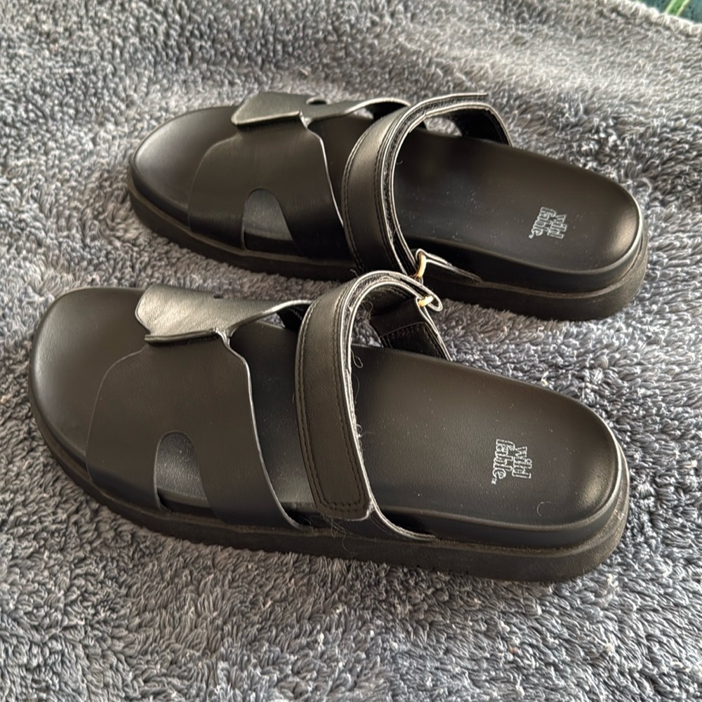 H sandals